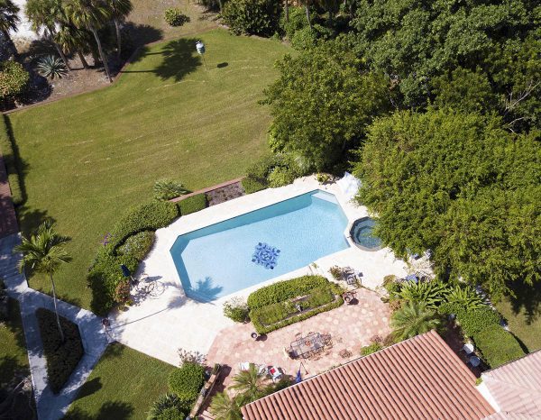 Glass Regal Medallion Pool Mosaic